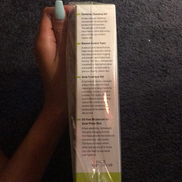 Mary Kay clear proof acne system - Picture 3 of 3